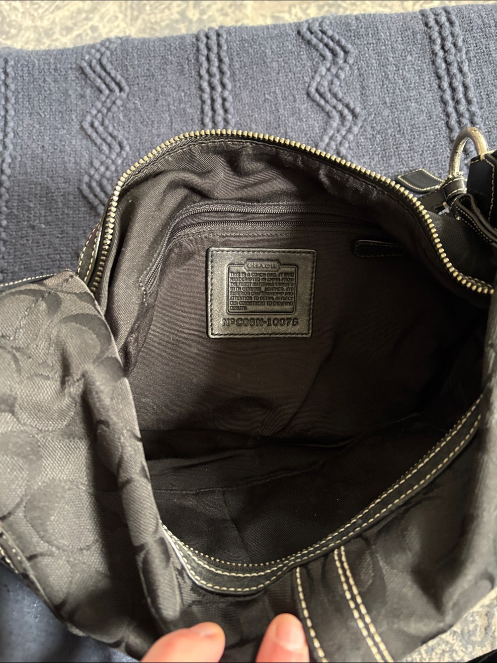Coach Black Signature Jacquard Hobo Bag with Contrast Stitching and small Wallet - Picture 2 of 7